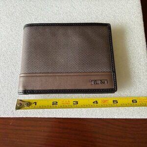 Tumi Men wallet